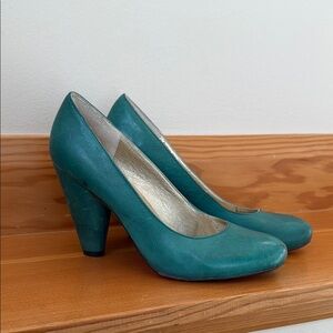 Seychelles 9 Turquoise Leather Elegant Teal Pumps Heels